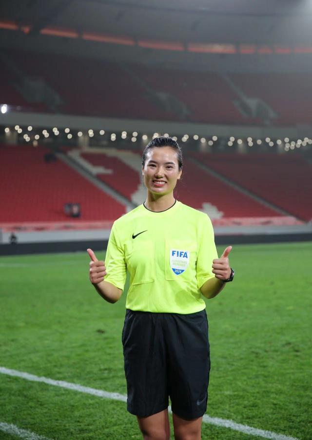 开yun体育平台官网入口登录-首位执法中超女裁判！谢丽君：到达了一个新的起点